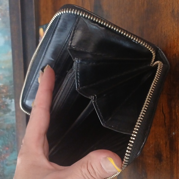 Classic Signature C Jaqard Fabric W/ Buckled Accent Zippered Cardholder Wallet - Picture 14 of 16